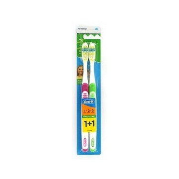 Oral B Toothbrush 3 Effect Maxi Clean 2 Pieces